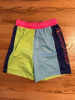 Vineyard Vines  Colorblock Athletic Shorts  - like new.  Sz 7